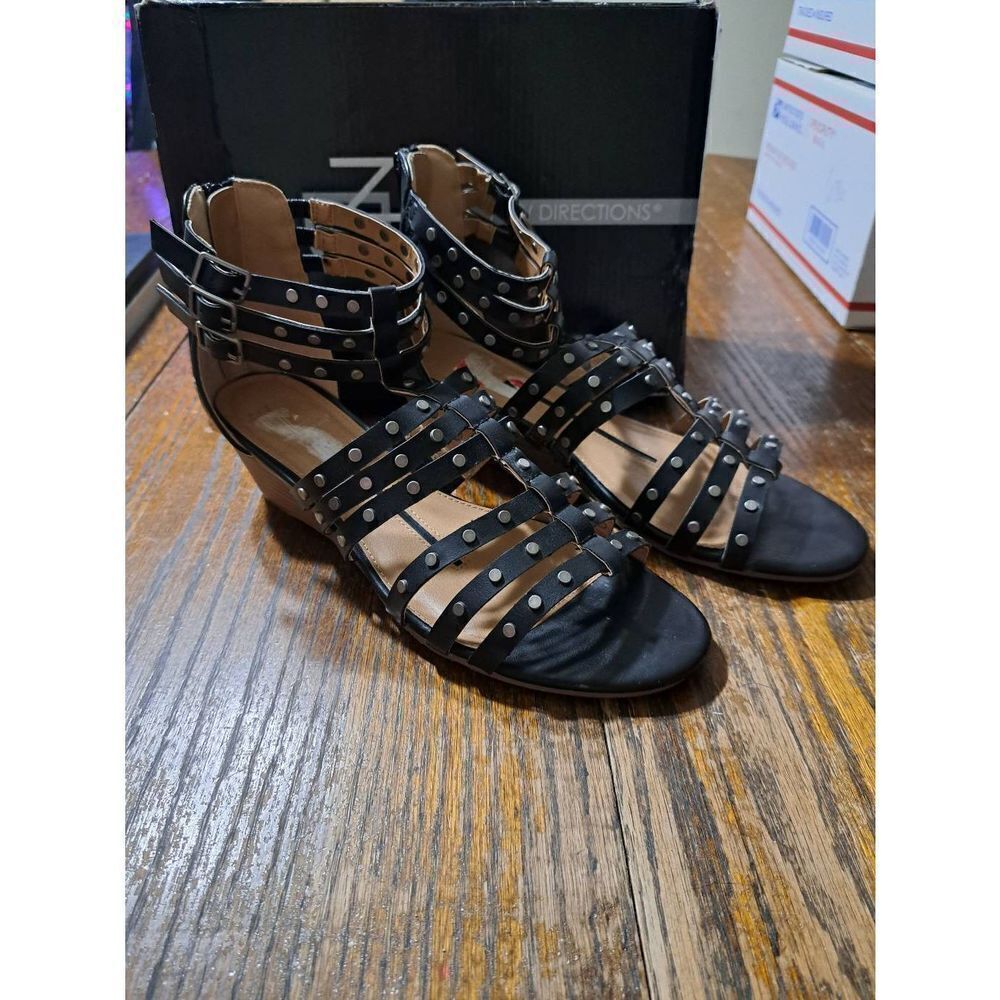 Size 8.5 New Directions Amica Black Studded Open Toe Short Wedge Strappy Shoes